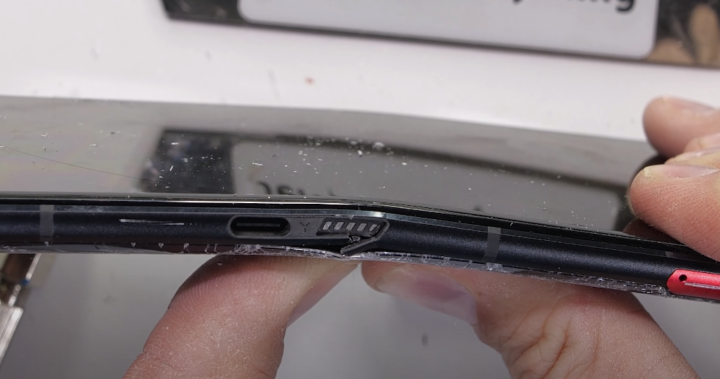 El ASUS ROG Phone 5 no sobrevive al test de resistencia de JerryRigEverything, te explicamos por qué